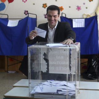 Los griegos acuden a las urnas en medio de fuerte descontento