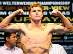 Tras vencer a Shane Mosley, Saúl Álvarez lanzó retos a los mejores peleadores en la actualidad. AFP  /