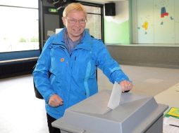 La presidenta de la Asociación de Electores del Sur de Schleswig, Anke Spoorendonk, ejerce su derecho al voto. EFE  /
