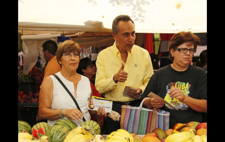 Avances en seguridad, vivienda y bienestar son los ejes centrales de las propuestas del candidato perredista. ARCHIVO  /