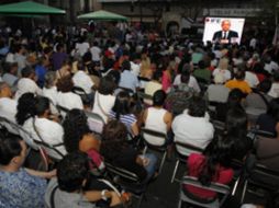 Alrededor de 800 asistentes al debate convocado por Morena, observaban con atención el debate.  /