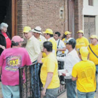 Fernando Garza promete apoyo a madres solteras