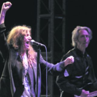 Patti Smith levanta la voz