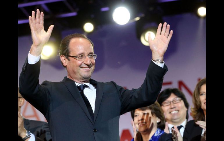 Hollande propone una reforma que retrase la edad de jubilación a 62 años y aumentar el salario mínimo. AFP  /