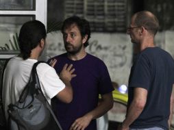 En la imagen, amigos y colegas del periodista francés, reportero freelance para el canal de noticias France 24. REUTERS  /