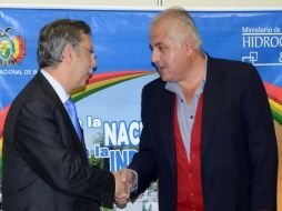 El presidente de Red Eléctrica de España, José Folgado, y el ministro boliviano de Hidrocarburos y Energía, Juan José Sosa. EFE  /