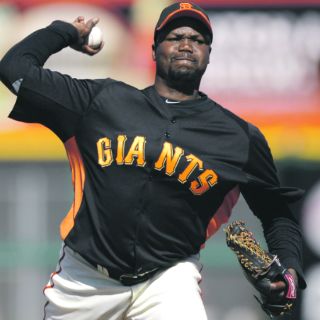 Guillermo Mota, fuera por 100 partidos