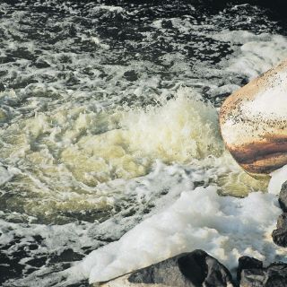 Los vecinos dan un voto de confianza a la limpieza del Santiago