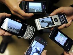 El reciclaje de celulares podría moderar el sufrimiento que trae consigo la explotación del coltan. ARCHIVO  /