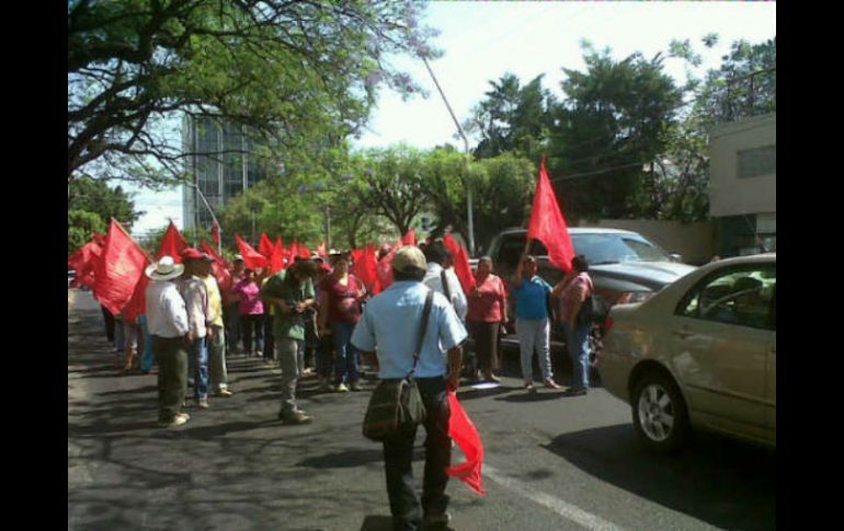 Personal de Vialidad reporta severas complicaciones en el tránsito vehícular en el Centro de Guadalajara.  /