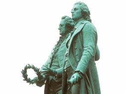 En la imagen se observa el monumento de Goethe-Schiller en Alemania del Este. ARCHIVO  /