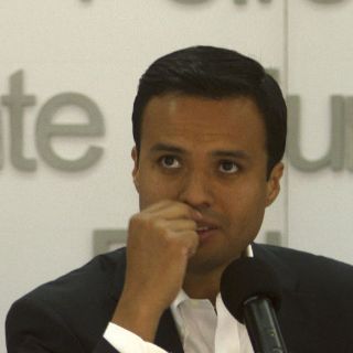 Héctor Robles anuncia compromisos con constructores