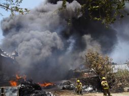 El inmueble se colapsó por el fuego, quedando destrozado y fue asegurado por las autoridades municipales.  /