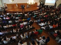 Aristóteles Sandoval agradeció la presencia de estudiantes de medicina, administración, derecho y odontología. ESPECIAL  /