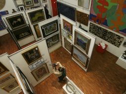 Detalles de las obras que integran la ''Subasta de Arte Latinoamericano 2012'' que se realizará el próximo 17 de mayo. EFE  /