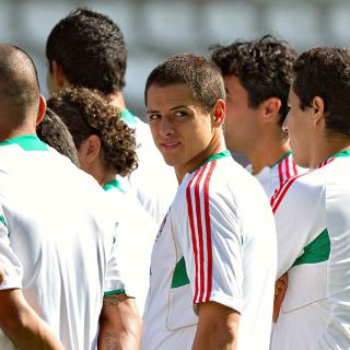 'Chicharito' podría ser abanderado en Londres 2012