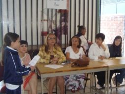 Alumna de la escuela Urbana No. 108, leyendo su poema.  /