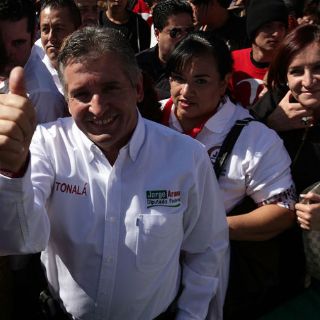 Arana promete apoyo y seguridad a madres tonaltecas