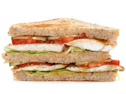 El club sándwich en París le costará más de tres veces lo que cuesta en la ciudad de México. ARCHIVO  /