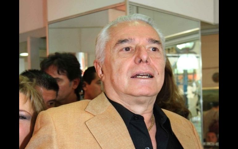 El cantante Enrique Guzmán en una conferencia de prensa. NTX  /