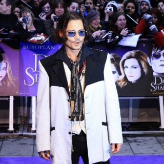 Johnny Depp deslumbra como vampiro en el estreno de ''Dark Shadows'' en Londres