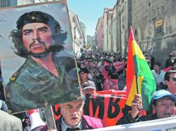 Manifestantes izquierdistas protestan contra las políticas del presidente Evo Morales, en La Paz. AP  /