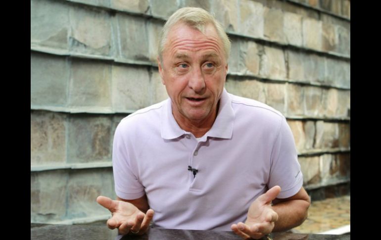 El holandés ha recomendado que todas las categorías de Chivas jueguen con el sistema 4-3-3. ARCHIVO  /