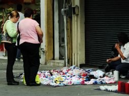 En la Zona Metropolitana casi 530 mil personas trabajan en el comercio informal. ARCHIVO  /