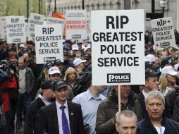 La ley británica prohíbe ir a la huelga a los policías desde 1919, por lo que todos los participantes pidieron el día libre.  /