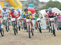 Irene Lizbeth Flores (73), originaria de Tapalpa, se colgó su tercera medalla de oro al hilo.ESPECIAL  /