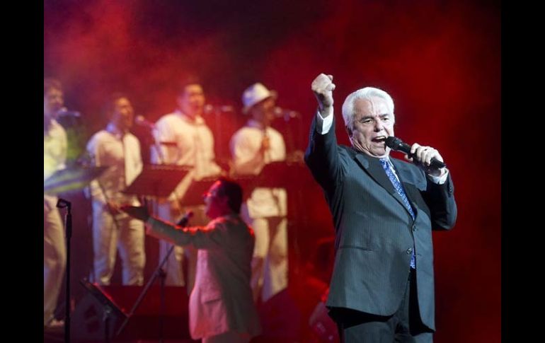 El cantante hizo gala de su humor y el romanticismo que lo convirtieron en uno de los favoritos del público mexicano.  /