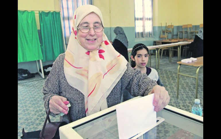 Más de nueve millones de argelinos de los cerca de 21 millones inscritos en el censo electoral, participaron con su voto.EFE  /