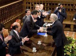 El galardón fue entregado por el príncipe de Asturias, Felipe de Borbón. EFE  /