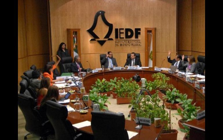 Las autoridades electorales negocian la transmisión del debate con televisoras. ARCHIVO  /