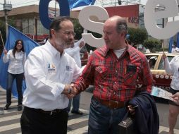 El militante panista Gustavo Madero, salió a las calles para hacer campaña por la candidata Vázquez Mota. NTX  /