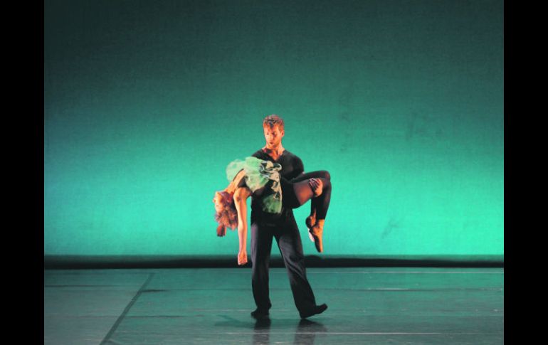 Aspecto del ensayo del ballet de Montreal, que dirige el canadiense Louis Robitaille.  /