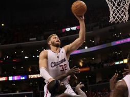 Blake Griffin de Los Angeles Clippers por arriba de Zach Randolph de los Grizzlies de Memphis en los cuartos de final. AFP  /