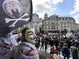 Manifestantes pertenecientes al movimiento Ocupa Londres (Occupy London) participan en una movilización. EFE  /