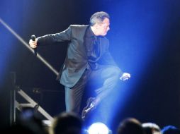 El cantante mexicano, de 42 años, interpretó varios de sus éxitos como Decídete, Isabel y Ahora te puedes marchar. NOTIMEX  /