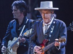 El cantante reconocido por su peculiar voz logró rememorar aquellos legendarios festivales folk . AP  /