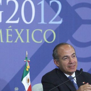 Calderón bromea con predicciones mayas del fin del mundo