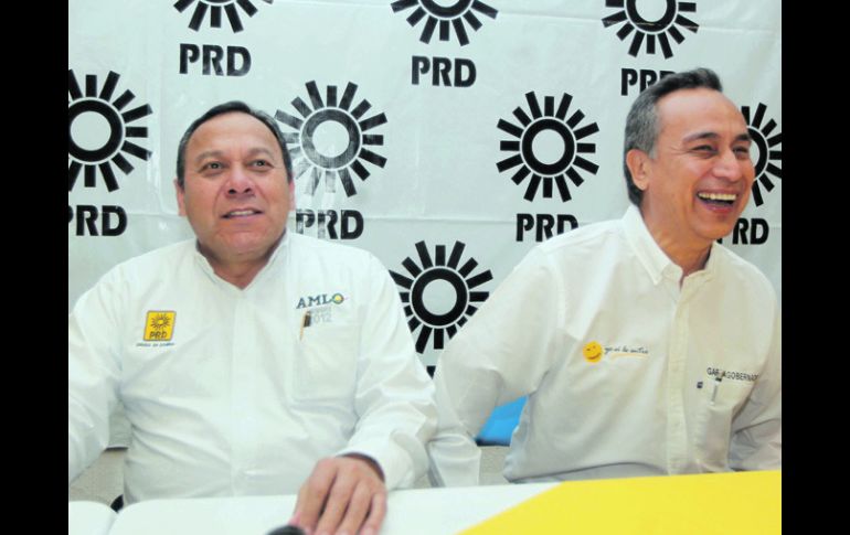 Jesús Zambrano, dirigente nacional del PRD, y el candidato a la gubernatura Fernando Garza.  /