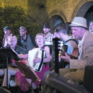 Fanfare Pourpour y su espíritu circense