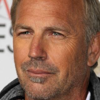 Gana Kevin Costner juicio contra artista de 17 esculturas de bronce