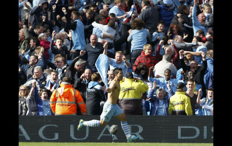 Edin Dzeko igualó el partido en el 90 y el 'Kun' (foto) desató la euforia tres minutos después. REUTERS  /
