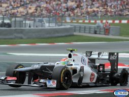 En la salida, 'Checo' pinchó y  eso le hizo perder tiempo y quedar muy retrasado. AFP  /