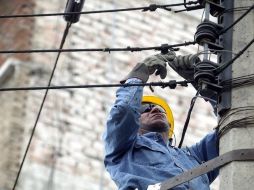 La CFE firmó su compromiso de ofrecer una atención expedita y amplia a los clientes del servicio eléctrico. ARCHIVO  /