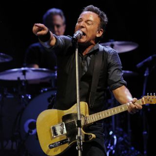 Springsteen llega a Europa en plena forma y hace un guiño a los ''indignados''