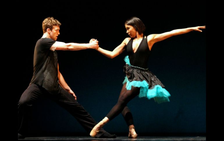 La compañia de danza se echó una vez más al público del Degollado a la bolsa.  /