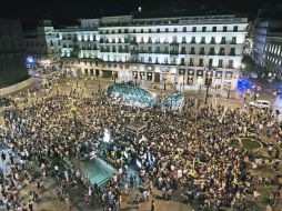 Integrantes del movimiento 15M se concentran en la Puerta del Sol un año después de que los “indignados” tomaran la céntrica plaza. EFE  /